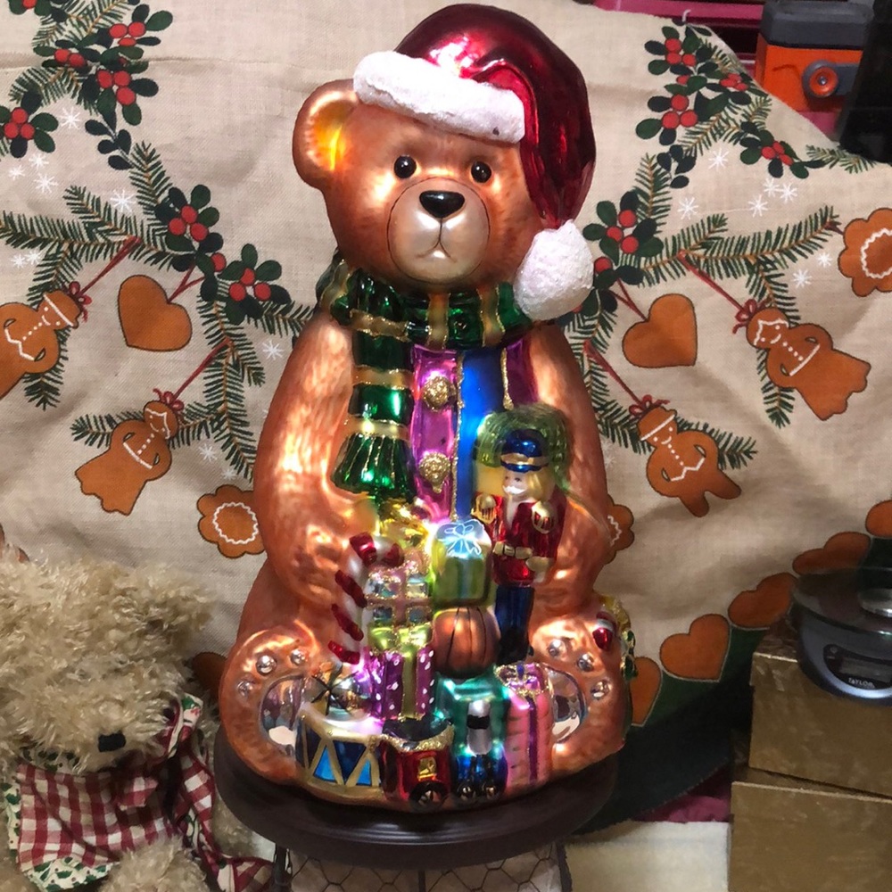 Thomas Pacconi Classics 2004 collection Holiday Bear 17.5”x9.25”